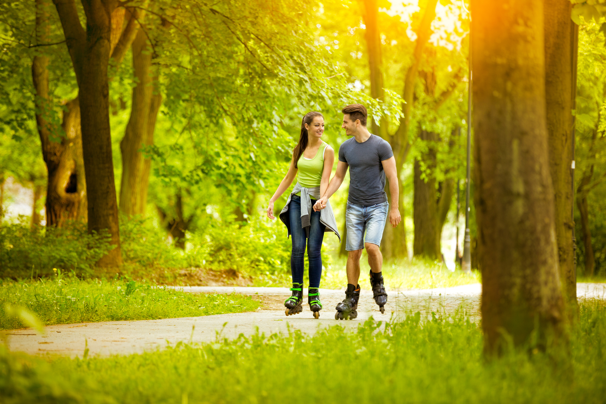 couple-roller-blading-together